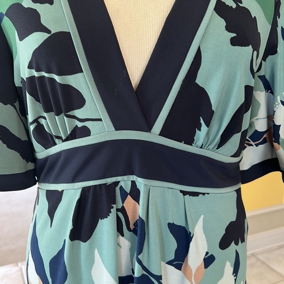 BCBG MAXAZRIA Size Medium M Shirt Top - Picture 3 of 9